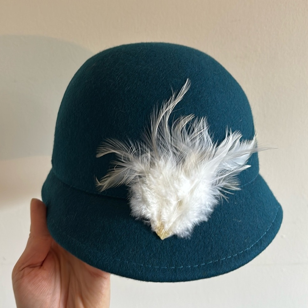 NWT Francesca’s cloche hat